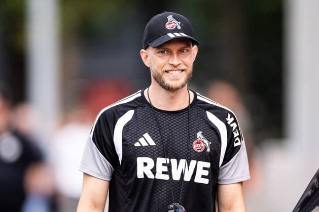 COLOGNE, GERMANY - JULY 17: Rene Wagner (Head Coach 1. FC Koeln) arriving at the trainings pitch smiling during a training session of season 2026 27 at Geissbockheim on July 17, 2026 in Cologne, Germany. North Rhine Westphalia Germany Copyright: xSteffiexWunderlx