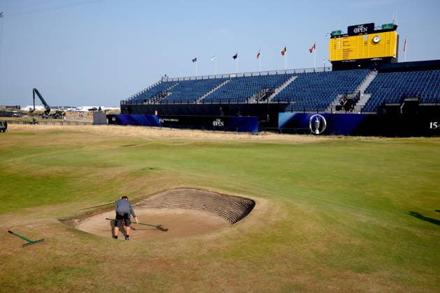 154th Open Golf Championships - Round 2 A course worker prepares the bunker on the 18th green before the start of Round 2 of the British Open Golf Championships at Royal Birkdale in Southport, Britain, 17 July 2026. SOUTHPORT UNITED KINGDOM  Copyright: xADAMxVAUGHANx