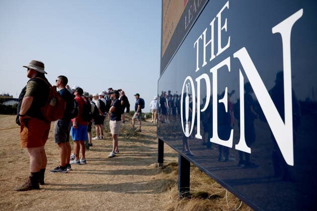 154th Open Golf Championships - Round 2 Spectators watch the action on the 9th green during Round 2 of the British Open Golf Championships at Royal Birkdale in Southport, Britain, 17 July 2026. SOUTHPORT UNITED KINGDOM  Copyright: xADAMxVAUGHANx