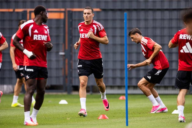 COLOGNE, GERMANY - JULY 17: Said El Mala (1. FC Koeln, 13) and Malek El Mala (1. FC Koeln, 19) warming up during a training session of season 2026 27 at Geissbockheim on July 17, 2026 in Cologne, Germany. North Rhine Westphalia Germany Copyright: xSteffiexWunderlx