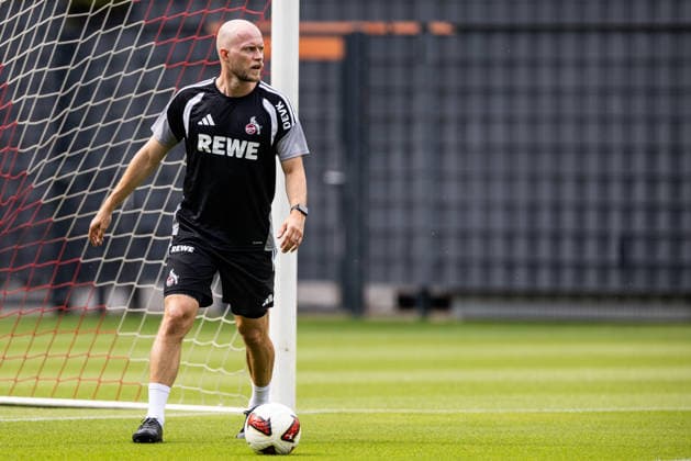 COLOGNE, GERMANY - JULY 17: Rene Wagner (Head Coach 1. FC Koeln) controls the ball during a training session of season 2026 27 at Geissbockheim on July 17, 2026 in Cologne, Germany. North Rhine Westphalia Germany Copyright: xSteffiexWunderlx