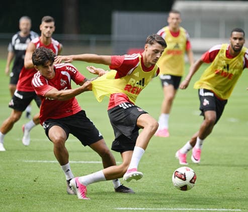 17.07.2026, xophax, Fussball 1.Bundesliga, 1.FC Koeln Training. Kristiyan Irmiev , links und Malek El Mala ( beide 1.FC Köln ) , rechts Koeln *** July 17, 2026, xophax, Soccer, Bundesliga 1, 1. FC Köln Training: Kristiyan Irmiev (left) and Malek El Mala (both 1. FC Köln), right: Cologne