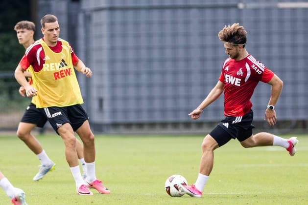 COLOGNE, GERMANY - JULY 17: Jan Thielmann (1. FC Koeln, 29) controls the ball against Said El Mala (1. FC Koeln, 13) during a training session of season 2026 27 at Geissbockheim on July 17, 2026 in Cologne, Germany. North Rhine Westphalia Germany Copyright: xSteffiexWunderlx