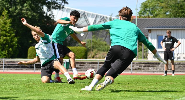 18.07.2026 - Fussball - 2. Bundesliga - Saison 2026 2027 - SpVgg Greuther Fürth Fuerth - Trainingslager Bad Wörishofen - - xwoxzix - Jannik Dehm ( 23, SpVgg Greuther Fürth ) Mehmet Avlayici (44, SpVgg Greuther Fürth ) *** July 18, 2026 Soccer 2. Bundesliga 2026–2027 Season SpVgg Greuther Fürth Fürth Training Camp Bad Wörishofen xwoxzix Jannik Dehm 23, SpVgg Greuther Fürth Mehmet Avlayici, 44, SpVgg Greuther Fürth