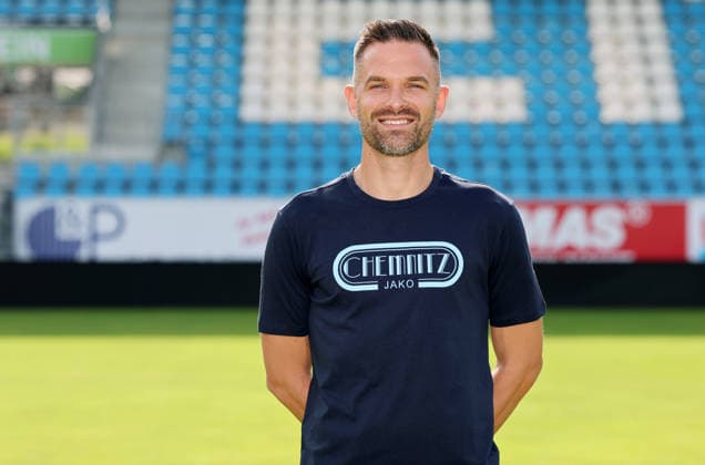 Chemnitz - Teamfoto Regionalliga Nordost Trainer Benjamin Duda, Chemnitzer FC; Regionalliga Nordost,Ê Porträttermin, 2026 2027, , Chemnitz, 17.07.2026, Stadion an der Gellertstraße, Fußball, Regionalliga Nordost, Nur für journalistische Zwecke. Only for editorial use! , *** Chemnitz Team Photo, Northeast Regional League; Coach Benjamin Duda, Chemnitzer FC, Northeast Regional League; Portrait Session, 2026–2027, , Chemnitz, July 17, 2026, Gellertstraße Stadium, soccer, Northeast Regional League, For editorial use only, Picture Point