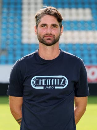 Chemnitz - Teamfoto Regionalliga Nordost Co-Trainer Niklas Hoheneder, Chemnitzer FC; Regionalliga Nordost,Ê Porträttermin, 2026 2027, , Chemnitz, 17.07.2026, Stadion an der Gellertstraße, Fußball, Regionalliga Nordost, Nur für journalistische Zwecke. Only for editorial use! , *** Chemnitz Team Photo, Northeast Regional League, Assistant Coach Niklas Hoheneder, Chemnitzer FC, Northeast Regional League, Portrait Session, 2026–2027, , Chemnitz, July 17, 2026, Gellertstraße Stadium, Soccer, Northeast Regional League, For journalistic purposes only, Picture Point
