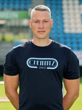 Chemnitz - Teamfoto Regionalliga Nordost Athletiktrainer Sebastian Grihm, Chemnitzer FC; Regionalliga Nordost,Ê Porträttermin, 2026 2027, , Chemnitz, 17.07.2026, Stadion an der Gellertstraße, Fußball, Regionalliga Nordost, Nur für journalistische Zwecke. Only for editorial use! , *** Chemnitz Team Photo, Northeast Regional League, Athletic Trainer Sebastian Grihm, Chemnitzer FC, Northeast Regional League, Portrait Session, 2026–2027, , Chemnitz, July 17, 2026, Gellertstraße Stadium, soccer, Northeast Regional League, For editorial use only, Picture Point