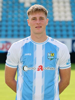 Chemnitz - Teamfoto Regionalliga Nordost Johannes Pistol (18, Chemnitz), Chemnitzer FC; Regionalliga Nordost,Ê Porträttermin, 2026 2027, , Chemnitz, 17.07.2026, Stadion an der Gellertstraße, Fußball, Regionalliga Nordost, Nur für journalistische Zwecke. Only for editorial use! , *** Chemnitz Team Photo, Northeast Regional League, Johannes Pistol, 18, Chemnitz, Chemnitzer FC, Northeast Regional League, Portrait Session, 2026–2027, , Chemnitz, July 17, 2026, Gellertstraße Stadium, soccer, Northeast Regional League, For journalistic purposes only, Picture Point