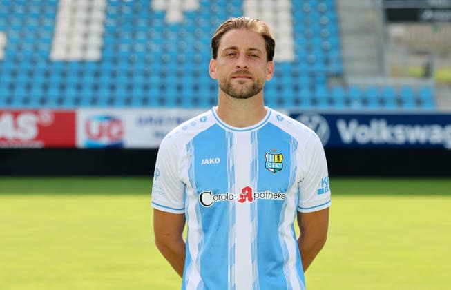 Chemnitz - Teamfoto Regionalliga Nordost Dennis Slamar (21, Chemnitz), Chemnitzer FC; Regionalliga Nordost,Ê Porträttermin, 2026 2027, , Chemnitz, 17.07.2026, Stadion an der Gellertstraße, Fußball, Regionalliga Nordost, Nur für journalistische Zwecke. Only for editorial use! , *** Chemnitz Team Photo, Northeast Regional League, Dennis Slamar, 21, Chemnitz, Chemnitzer FC, Northeast Regional League, Portrait Session, 2026–2027, , Chemnitz, July 17, 2026, Gellertstraße Stadium, soccer, Northeast Regional League, For editorial use only, Picture Point