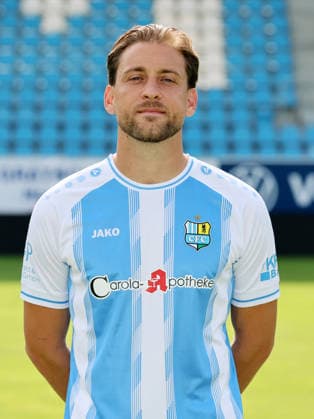 Chemnitz - Teamfoto Regionalliga Nordost Dennis Slamar (21, Chemnitz), Chemnitzer FC; Regionalliga Nordost,Ê Porträttermin, 2026 2027, , Chemnitz, 17.07.2026, Stadion an der Gellertstraße, Fußball, Regionalliga Nordost, Nur für journalistische Zwecke. Only for editorial use! , *** Chemnitz Team Photo, Northeast Regional League, Dennis Slamar, 21, Chemnitz, Chemnitzer FC, Northeast Regional League, Portrait Session, 2026–2027, , Chemnitz, July 17, 2026, Gellertstraße Stadium, soccer, Northeast Regional League, For editorial use only, Picture Point