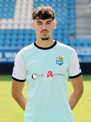 Chemnitz - Teamfoto Regionalliga Nordost Torhüter Lukas Schunter (30, Chemnitz), Chemnitzer FC; Regionalliga Nordost,Ê Porträttermin, 2026 2027, , Chemnitz, 17.07.2026, Stadion an der Gellertstraße, Fußball, Regionalliga Nordost, Nur für journalistische Zwecke. Only for editorial use! , *** Chemnitz Team Photo, Northeast Regional League, Goalkeeper Lukas Schunter, 30, Chemnitz, Chemnitzer FC, Northeast Regional League, Portrait Session, 2026–2027, , Chemnitz, July 17, 2026, Gellertstraße Stadium, soccer, Northeast Regional League, For journalistic purposes only, Picture Point