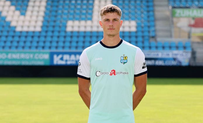 Chemnitz - Teamfoto Regionalliga Nordost Torhüter David Wunsch (22, Chemnitz), Chemnitzer FC; Regionalliga Nordost,Ê Porträttermin, 2026 2027, , Chemnitz, 17.07.2026, Stadion an der Gellertstraße, Fußball, Regionalliga Nordost, Nur für journalistische Zwecke. Only for editorial use! , *** Chemnitz Team Photo, Northeast Regional League, Goalkeeper David Wunsch, 22, Chemnitz, Chemnitzer FC, Northeast Regional League, Portrait Session, 2026–2027, , Chemnitz, July 17, 2026, Gellertstraße Stadium, soccer, Northeast Regional League, For editorial use only, Picture Point