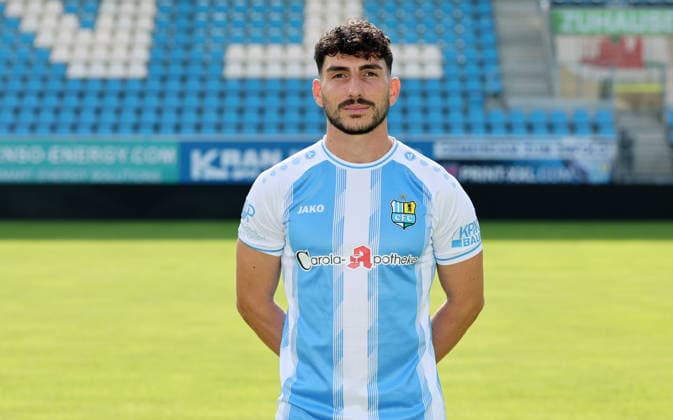 Chemnitz - Teamfoto Regionalliga Nordost Domenico Alberico (10, Chemnitz), Chemnitzer FC; Regionalliga Nordost,Ê Porträttermin, 2026 2027, , Chemnitz, 17.07.2026, Stadion an der Gellertstraße, Fußball, Regionalliga Nordost, Nur für journalistische Zwecke. Only for editorial use! , *** Chemnitz Team Photo, Northeast Regional League, Domenico Alberico 10, Chemnitz, Chemnitzer FC, Northeast Regional League, Portrait Session, 2026–2027, , Chemnitz, July 17, 2026, Gellertstraße Stadium, soccer, Northeast Regional League, For editorial use only, Picture Point