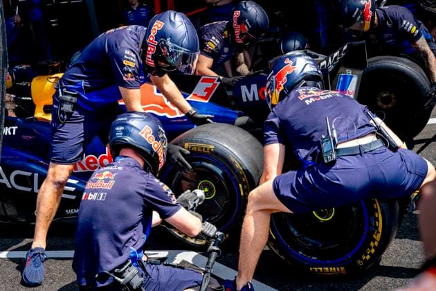 SPA - Tire change of the car of Formula 1 driver Max Verstappen of Oracle Red Bull Racing during the Formula 1 Belgium at Spa Francorchamps on July 17, 2026 in Spa, Belgium. (Photo by DeFodi Images) - *** Tire change on the car of Formula 1 driver Max Verstappen of Oracle Red Bull Racing during the Formula 1 Belgian Grand Prix at Spa-Francorchamps on July 17, 2026, in Spa, Belgium. Photo by DeFodi Images