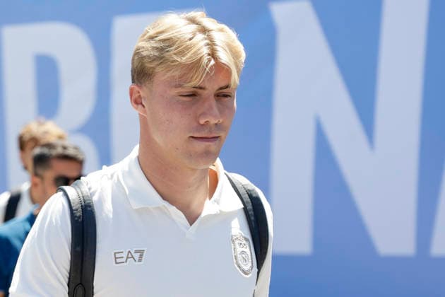 SSC Napoli preseason 2026-27 Napoli s Danish forward Rasmus Hojlund and SSC Napoli German midfielder Jesper Lindstrom during the arrival of SSC Napoli™s 2026 27 pre-season training camp in Val di Sole, Trentino, Dimaro Folgarida, 17 July 2026. _BPH5578 Copyright: xAntonioxBalascox