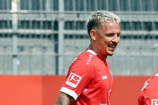 17.07.2026, xrekx, Fussball Testspiel, FSV Mainz 05 - 1.FC Kaiserslautern v.l. Torjubel nach dem Tor zum 1:0 celebrating the goal celebrate durch Phillip Tietz (1. FSV Mainz 05) (DFL DFB REGULATIONS PROHIBIT ANY USE OF PHOTOGRAPHS as IMAGE SEQUENCES and or QUASI-VIDEO) Mainz *** July 17, 2026, xrekx, Soccer Friendly Match, FSV Mainz 05 vs. 1. FC Kaiserslautern: Goal celebration after the 1–0 goal by Phillip Tietz. 1. FSV Mainz 05. DFL and DFB regulations prohibit any use of photographs as image sequences and or QUASI VIDEO Mainz