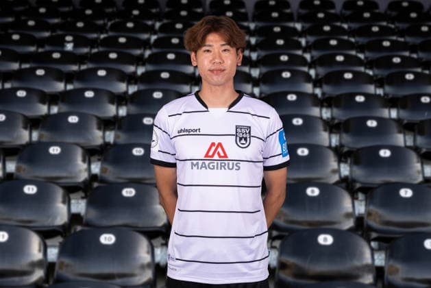 SSV Ulm 1846 Fußball; Regionalliga Südwest, Porträttermin 2026 2027 23 Masaaki Takahara; SSV Ulm 1846 Fußball; Regionalliga Südwest, Porträt quer Collage, Porträttermin 2026 2027 Foto: Lucca Fundel Ulm Donaustadion Ulm Baden-Württemberg Deutschland *** SSV Ulm 1846 Soccer, Southwest Regional League, Photo Shoot 2026–2027, 23 Masaaki Takahara, SSV Ulm 1846 Soccer, Southwest Regional League, Landscape Portrait Collage, Portrait Session 2026 2027 Photo by Lucca Fundel, Ulm Donaustadion, Ulm, Baden-Württemberg, Germany
