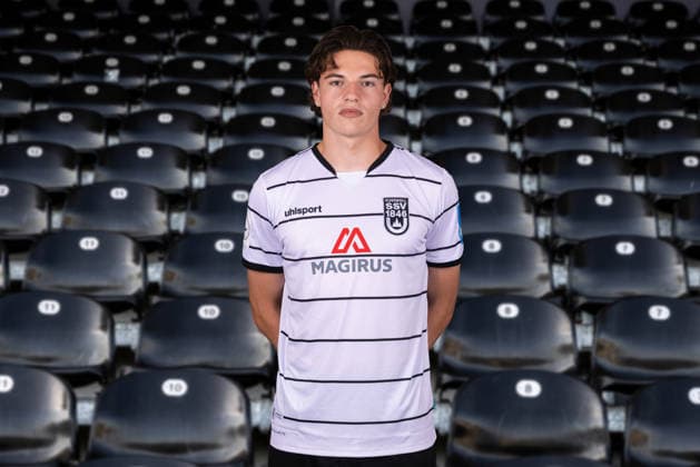 SSV Ulm 1846 Fußball; Regionalliga Südwest, Porträttermin 2026 2027 24 Felix Vater; SSV Ulm 1846 Fußball; Regionalliga Südwest, Porträt quer Collage, Porträttermin 2026 2027 Foto: Lucca Fundel Ulm Donaustadion Ulm Baden-Württemberg Deutschland *** SSV Ulm 1846 Soccer, Southwest Regional League, Portrait Session 2026 2027 24 Felix Vater SSV Ulm 1846 Soccer, Southwest Regional League, Landscape Portrait Collage, Portrait Session 2026–2027, Photo by Lucca Fundel, Ulm, Donaustadion, Ulm, Baden-Württemberg, Germany