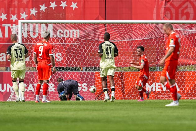 17.07.2026, xydrx, Fußball, Testspiel, 1. FSV Mainz 05 - 1. FC Kaiserslautern, Saison 2026 2027, Stadion am Bruchweg: Paul Nebel (1.FSV Mainz 05, 8) verwandelt den Elfmeter zum 3:0 DFB regulations prohibit any use of photographs as image sequences and or quasi-video. *** July 17, 2026, xydrx, soccer, friendly match, 1 FSV Mainz 05 1 FC Kaiserslautern, 2026–2027 season, Bruchweg Stadium, Paul Nebel, 1 FSV Mainz 05, 8 converts the penalty kick to make it 3–0. DFB regulations prohibit any use of photographs as image sequences and or quasi-video. Copyright: HMBxMedia YannisxDreimann