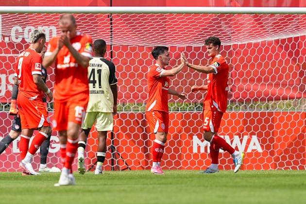 17.07.2026, xydrx, Fußball, Testspiel, 1. FSV Mainz 05 - 1. FC Kaiserslautern, Saison 2026 2027, Stadion am Bruchweg: Torjubel nach dem Tor zum 3:0 für den 1.FSV Mainz 05 durch Torschütze Paul Nebel (1.FSV Mainz 05, 8) zusammen mit Eric Martel (1.FSV Mainz 05, 5) DFB regulations prohibit any use of photographs as image sequences and or quasi-video. *** July 17, 2026, xydrx, Soccer, Friendly Match, 1 FSV Mainz 05 vs. 1 FC Kaiserslautern, 2026–2027 Season, Bruchweg Stadium: Celebrations after the 3–0 goal for 1 FSV Mainz 05 scored by Paul Nebel of 1 FSV Mainz 05, 8, alongside Eric Martel of 1 FSV Mainz 05, 5 DFB regulations prohibit any use of photographs as image sequences and or quasi-video Copyright: HMBxMedia YannisxDreimann