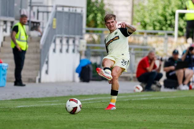 Paul Joly (1. FC Kaiserslautern, 26) mit einem Pass , Deutschland, Fussball, Testspiel, 2026 2027, 1.FSV Mainz 05 vs. 1.FC Kaiserslautern, 17.07.2026, Mainz Bruchwegstadion Rheinland-Pfalz Deutschland *** Paul Joly, 1 FC Kaiserslautern, 26 with a pass, Germany, soccer, friendly match, 2026–2027, 1 FSV Mainz 05 vs. 1 FC Kaiserslautern, July 17, 2026, Mainz, Bruchwegstadion, Rhineland-Palatinate, Germany Copyright: xGrantxHubbsx