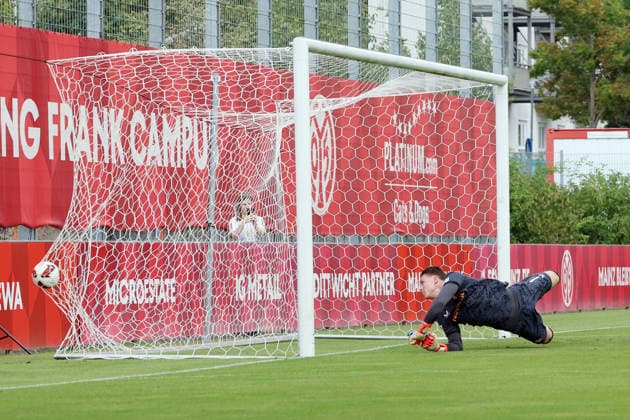 17.07.2026, xrekx, Fussball Testspiel, FSV Mainz 05 - 1.FC Kaiserslautern v.l. Julian Krahl (1.FC Kaiserslautern) Sheraldo Becker (1. FSV Mainz 05) erzielt das Tor, Treffer, scores the goal zum 2:0 (DFL DFB REGULATIONS PROHIBIT ANY USE OF PHOTOGRAPHS as IMAGE SEQUENCES and or QUASI-VIDEO) Mainz *** July 17, 2026, xrekx, Soccer Friendly Match, FSV Mainz 05 vs. 1. FC Kaiserslautern: Julian Krahl (1. FC Kaiserslautern) vs. Sheraldo Becker (FSV Mainz 05) scores the goal, goal, scores the goal to make it 2–0 DFL DFB REGULATIONS PROHIBIT ANY USE OF PHOTOGRAPHS as IMAGE SEQUENCES and or QUASI-VIDEO Mainz