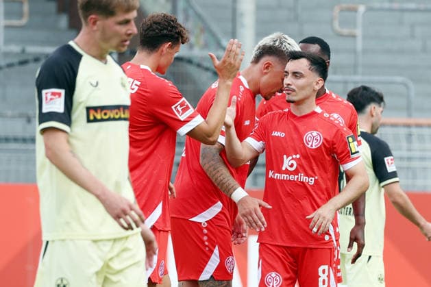 17.07.2026, xrekx, Fussball Testspiel, FSV Mainz 05 - 1.FC Kaiserslautern v.l. Torjubel nach dem Tor zum 2:0 celebrating the goal celebrate durch Sheraldo Becker (1. FSV Mainz 05) mit Paul Nebel (1. FSV Mainz 05) (DFL DFB REGULATIONS PROHIBIT ANY USE OF PHOTOGRAPHS as IMAGE SEQUENCES and or QUASI-VIDEO) Mainz *** July 17, 2026, xrekx, Soccer Friendly Match, FSV Mainz 05 vs. 1. FC Kaiserslautern: Goal celebration after the 2–0 goal scored by Sheraldo Becker. 1. FSV Mainz 05 with Paul Nebel. 1. FSV Mainz 05. DFL and DFB regulations prohibit any use of photographsHS as IMAGE SEQUENCES and or QUASI-VIDEO Mainz