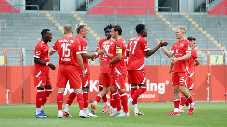 17.07.2026, xrekx, Fussball Testspiel, FSV Mainz 05 - 1.FC Kaiserslautern v.l. Torjubel nach dem Tor zum 2:0 celebrating the goal celebrate durch Sheraldo Becker (1. FSV Mainz 05) Phillip Tietz (1. FSV Mainz 05) Dominik Kohr (1. FSV Mainz 05) (DFL DFB REGULATIONS PROHIBIT ANY USE OF PHOTOGRAPHS as IMAGE SEQUENCES and or QUASI-VIDEO) Mainz *** July 17, 2026, xrekx, Soccer Friendly Match, FSV Mainz 05 vs. 1. FC Kaiserslautern: Goal celebration after the 2–0 goal scored by Sheraldo Becker. 1. FSV Mainz 05 Phillip Tietz. 1. FSV Mainz 05 Dominik Kohr. 1. FSV Mainz 05. DFL DFB REGREGULATIONS PROHIBIT ANY USE OF PHOTOGRAPHS AS IMAGE SEQUENCES AND OR QUASI-VIDEO Mainz
