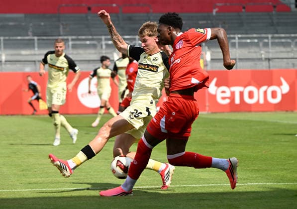 Fussball-Bundesliga - Saison 2026 27 Bruchweg-Stadion - Testspiel 17.07.26 1. FSV Maunz 05 (mz) - 1. FC Kaiserslautern (fck) Paul JOLY(1. FC Kaiserslautern), li Sheraldo BECKER (1. FSV Mainz 05) Fussball-Bundesliga - 1. FSV Mainz 05 *** German Bundesliga 2026–27 Season, Bruchweg Stadium, Friendly Match, July 17, 2026: 1 FSV Mainz 05 1–0 1 FC Kaiserslautern, Paul JOLY (1 FC Kaiserslautern), li Sheraldo BECKER 1 FSV Mainz 05 Soccer Bundesliga 1 FSV Mainz 05