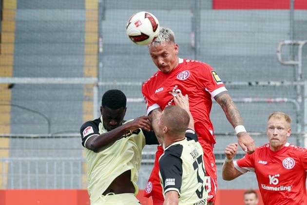 17.07.2026, xrekx, Fussball Testspiel, FSV Mainz 05 - 1.FC Kaiserslautern v.l. Maxwell Gyamfi (1.FC Kaiserslautern) Phillip Tietz (1. FSV Mainz 05) Jan Elvedi (1.FC Kaiserslautern) Zweikampf, Aktion, action, battle for the ball (DFL DFB REGULATIONS PROHIBIT ANY USE OF PHOTOGRAPHS as IMAGE SEQUENCES and or QUASI-VIDEO) Mainz *** July 17, 2026, xrekx, Soccer Friendly Match, FSV Mainz 05 vs. 1. FC Kaiserslautern: Maxwell Gyamfi (1. FC Kaiserslautern) vs. Phillip Tietz (1. FSV Mainz 05) vs. Jan Elvedi (1. FC Kaiserslautern), Tackle, Action, battle for the ball. DFL and DFB regulations prohibit any use of photographs as image sequences and or quasi-video. Mainz