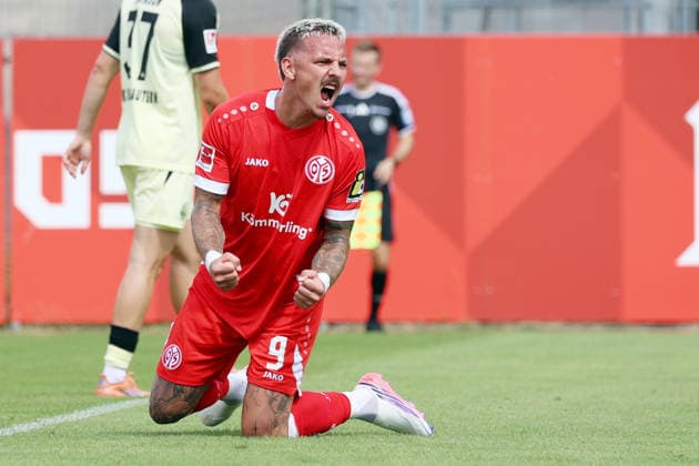 17.07.2026, xrekx, Fussball Testspiel, FSV Mainz 05 - 1.FC Kaiserslautern v.l. Phillip Tietz (1. FSV Mainz 05) enttaeuscht, enttäuscht, schaut enttaeuscht, niedergeschlagen, disappointed (DFL DFB REGULATIONS PROHIBIT ANY USE OF PHOTOGRAPHS as IMAGE SEQUENCES and or QUASI-VIDEO) Mainz *** July 17, 2026, xrekx, Soccer Friendly Match, FSV Mainz 05 vs. 1. FC Kaiserslautern v l Phillip Tietz 1 FSV Mainz 05 disappointed, looks disappointed, dejected, disappointed DFL DFB REGULATIONS PROHIBIT ANY USE OF PHOTOGRAPHS as IMAGE SEQUENCES and or QUASI-VIDEO Mainz
