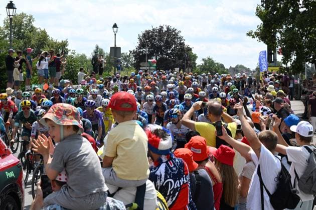 Départ 13e étape du tour de France, Dole, 17 juillet PHOTOPQR LE PROGRES Philippe TRIAS - 17 07 2026 - Départ 13e étape du tour de France, Dole, 17 juillet -Départ de la 13e étape du Tour de France dans la ville de Dole. Ambiance de la caravane qui passe sur fond de la collégiale et le départ fictif des coureurs avenue de Lahr. - CYCLING TOUR DE FRANCE STAGE 13 JULY 17 2026 Jura Franche-Comté France  Copyright: xPHOTOPQR LExPROGRES MAXPPPxPhilippexTRIASx 20260717LPL4479 20260717LPL4479