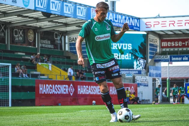 Fussball Österreich - 17.07.2026 - Internationales Testspiel - SV Oberbank Ried vs. Rot Weiss Essen - BWT x Oberösterreichische Arena (Ried, Österreich): Stefan Schwab *** Soccer Austria July 17, 2026 International Friendly: SV Oberbank Ried vs. Rot Weiss Essen BWT x Upper Austrian Arena, Ried, Austria Stefan Schwab Copyright: xLukasxBierederx