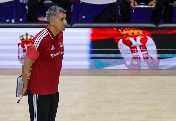 WomenÕs Volleyball Nations League - Belgrade 2026 Turkey s Slobodan Kovac looks on during the MenÕs Volleyball Nations League Pool 7 match between Turkiye and Ukraine at Belgrade Arena on July 17, 2026 in Belgrade, Serbia. Belgrade Serbia Copyright: xSrdjanxStevanovicx x