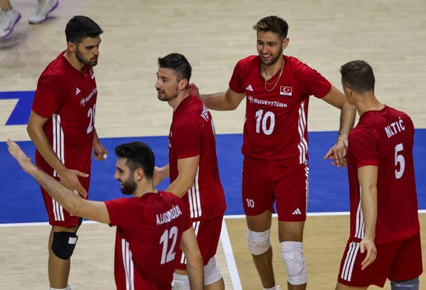 WomenÕs Volleyball Nations League - Belgrade 2026 Players of Turkiye react during the MenÕs Volleyball Nations League Pool 7 match between Turkiye and Ukraine at Belgrade Arena on July 17, 2026 in Belgrade, Serbia. Belgrade Serbia Copyright: xSrdjanxStevanovicx x