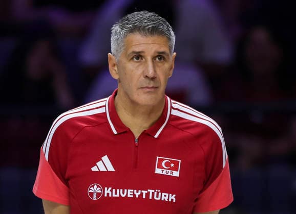WomenÕs Volleyball Nations League - Belgrade 2026 Turkey s Slobodan Kovac looks on during the MenÕs Volleyball Nations League Pool 7 match between Turkiye and Ukraine at Belgrade Arena on July 17, 2026 in Belgrade, Serbia. Belgrade Serbia Copyright: xSrdjanxStevanovicx x