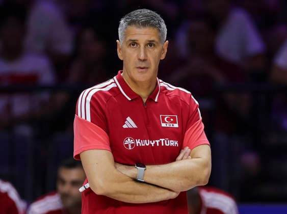 WomenÕs Volleyball Nations League - Belgrade 2026 Turkey s Slobodan Kovac looks on during the MenÕs Volleyball Nations League Pool 7 match between Turkiye and Ukraine at Belgrade Arena on July 17, 2026 in Belgrade, Serbia. Belgrade Serbia Copyright: xSrdjanxStevanovicx x