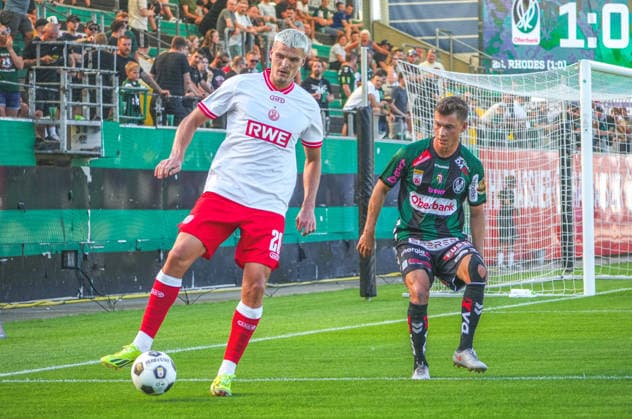 Fussball Österreich - 17.07.2026 - Internationales Testspiel - SV Oberbank Ried vs. Rot Weiss Essen - BWT x Oberösterreichische Arena (Ried, Österreich): Marek Janssen (Rot Weiss Essen) *** Soccer Austria July 17, 2026 International Friendly: SV Oberbank Ried vs. Rot Weiss Essen BWT x Oberösterreichische Arena Ried, Austria Marek Janssen Rot Weiss Essen Copyright: xLukasxBierederx