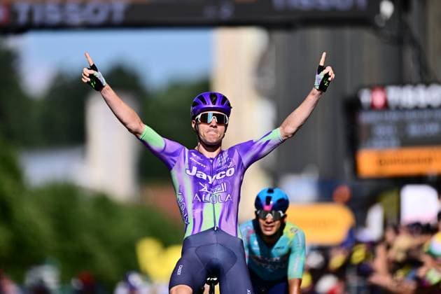 Tour de France 2026 Stage 13 BELFORT, FRANCE - JULY 17 : Schmid Mauro (SUI) of Team Jayco AlUla celebrating his victory during stage 13 of the 113rd edition of Tour de France an UCI World Tour 2.UWT cycling road race stage for Men Elite of 205 km with start in Dole and finish in Belfort on July 17, 2026 in Belfort, France, 17 07 2026 Belfort France  Copyright: xPeterxDexVoechtx