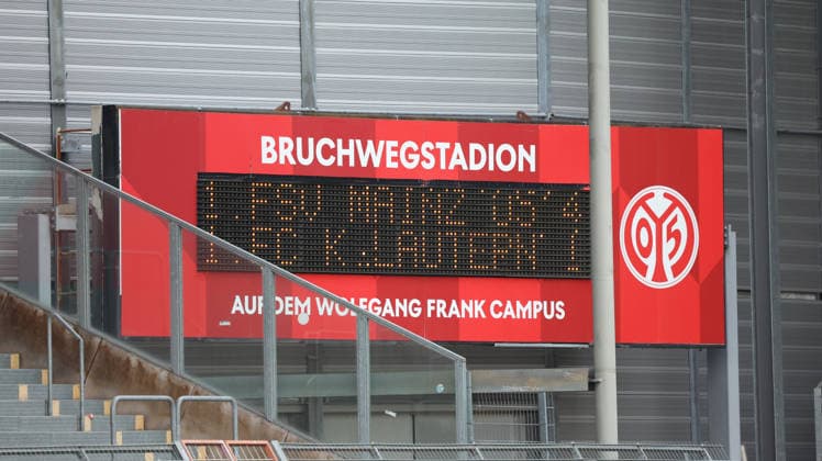 17.07.2026, xrekx, Fussball Testspiel, FSV Mainz 05 - 1.FC Kaiserslautern v.l. Anzeigetafel, Videowall, Scoreboard, Info, Werbung Endstand 4:1 (DFL DFB REGULATIONS PROHIBIT ANY USE OF PHOTOGRAPHS as IMAGE SEQUENCES and or QUASI-VIDEO) Mainz *** July 17, 2026, xrekx, Soccer Friendly Match, FSV Mainz 05 vs. FC Kaiserslautern – Scoreboard, Video Wall, Scoreboard, Info, Advertising Final Score 4–1 DFL DFB REGULATIONS PROHIBIT ANY USE OF PHOTOGRAPHS as IMAGE SEQUENCES and or QUASI-VIDEO Mainz