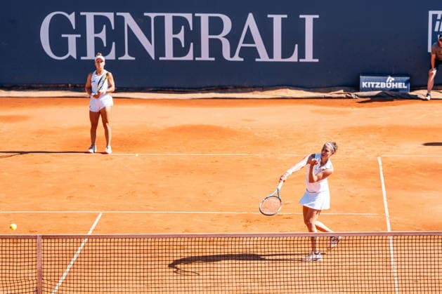 TENNIS - WTA, Tennis Damen Generali Open Ladies Kitzbuehel KITZBUEHEL,AUSTRIA,17.JUL.26 - TENNIS - WTA Tour, Generali Open Ladies Kitzbuehel. Image shows Laura Pigossi (BRA) and Yvonne Cavalle-Reimers (ESP).  GEPAxpictures xJulioxArellano