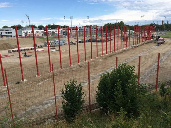 Trainingsgelände, Trainingsplatz, Totale, Geschäftsstelle, Baumaschinnen, Leistungszentrum, Baustelle, Neubau, Umbau, Modernisierung, Fussball FC Bayern München Training an der Säbenerstrasse 17.07.2026 FOTO: Mladen Lackovic LakoPress *** Training grounds, training field, wide shot, office, construction equipment, performance center, construction site, new construction, renovation, modernization, soccer: FC Bayern Munich training at Säbenerstrasse, July 17, 2026. PHOTO: Mladen Lackovic, LakoPress