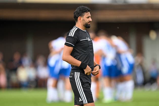 SOCCER - Wattens vs Hertha, test match KUNDL,AUSTRIA,17.JUL.26 - SOCCER - ADMIRAL Bundesliga, 2. DFL, 2. Deutsche Bundesliga, WSG Tirol vs Hertha BSC Berlin, test match. Image shows referee Ali Mutlu.  GEPAxpictures xDanielxSchoenherr