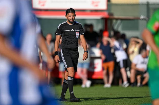SOCCER - Wattens vs Hertha, test match KUNDL,AUSTRIA,17.JUL.26 - SOCCER - ADMIRAL Bundesliga, 2. DFL, 2. Deutsche Bundesliga, WSG Tirol vs Hertha BSC Berlin, test match. Image shows referee Ali Mutlu.  GEPAxpictures xDanielxSchoenherr