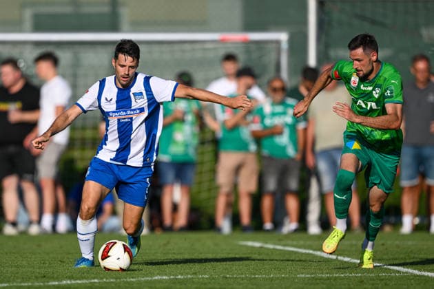 SOCCER - Wattens vs Hertha, test match KUNDL,AUSTRIA,17.JUL.26 - SOCCER - ADMIRAL Bundesliga, 2. DFL, 2. Deutsche Bundesliga, WSG Tirol vs Hertha BSC Berlin, test match. Image shows Josip Brekalo (Hertha) and Husein Balic (Wattens).  GEPAxpictures xDanielxSchoenherr