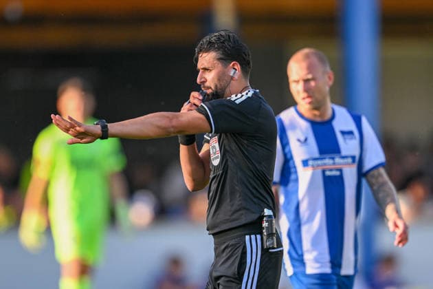 SOCCER - Wattens vs Hertha, test match KUNDL,AUSTRIA,17.JUL.26 - SOCCER - ADMIRAL Bundesliga, 2. DFL, 2. Deutsche Bundesliga, WSG Tirol vs Hertha BSC Berlin, test match. Image shows referee Ali Mutlu.  GEPAxpictures xDanielxSchoenherr