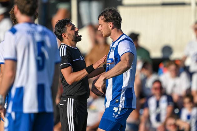SOCCER - Wattens vs Hertha, test match KUNDL,AUSTRIA,17.JUL.26 - SOCCER - ADMIRAL Bundesliga, 2. DFL, 2. Deutsche Bundesliga, WSG Tirol vs Hertha BSC Berlin, test match. Image shows referee Ali Mutlu and Pascal Klemens (Hertha).  GEPAxpictures xDanielxSchoenherr