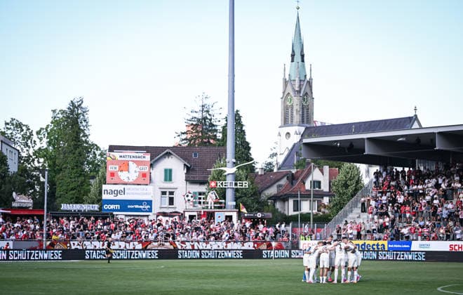 Fussball 1. Bundesliga 2026 2027 Testspiel 17.07.2026 FC Winterthur - 1.FC Union Berlin Teamkreis 1.FC Union Berlin im Stadion Schuetzenwiese in Winterthur vor dem Spiel *** Soccer, Bundesliga 1, 2026–2027, Friendly Match, July 17, 2026, FC Winterthur vs. FC Union Berlin, FC Union Berlin s squad at Schuetzenwiese Stadium in Winterthur before the game