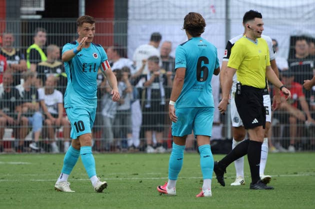 17.07.2026, Fussball, Herren, Testspiel, Saison 2026 2027, SV 07 Elversberg - FC Viktoria Köln, Torjubel zum 0:1, Torschütze: Niklas Swider (FC Viktoria Köln) Überherrn-Felsberg Rasenplatz Felsberg Saarland Deutschland (DEU) *** July 17, 2026, Soccer, Men s, Friendly Match, 2026–2027 Season, SV 07 Elversberg vs. FC Viktoria Köln, Goal celebration after the 0–1, Goal scorer Niklas Swider, FC Viktoria Köln, Überherrn Felsberg, Grass Field, Felsberg, Saarland, Germany, DEU Copyright: xSebastianxBachx