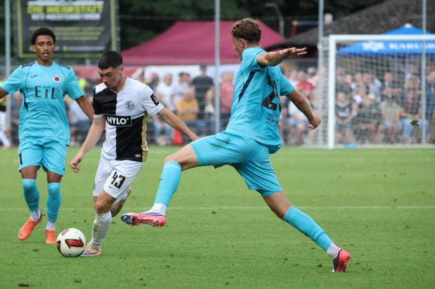 17.07.2026, Fussball, Herren, Testspiel, Saison 2026 2027, SV 07 Elversberg - FC Viktoria Köln, Felix Keidel (SV 07 Elversberg), Pascal Fallmann (FC Viktoria Köln) Überherrn-Felsberg Rasenplatz Felsberg Saarland Deutschland (DEU) *** July 17, 2026, Soccer, Men s, Friendly, 2026–2027 Season, SV 07 Elversberg vs. FC Viktoria Köln, Felix Keidel (SV 07 Elversberg), Pascal Fallmann (FC Viktoria Köln), Überherrn, Felsberg, Grass Field, Felsberg, Saarland, Germany, DEU Copyright: xSebastianxBachx